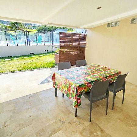 L'Hibiscus De Plaiz'Anse Apartment Petite Île Екстериор снимка