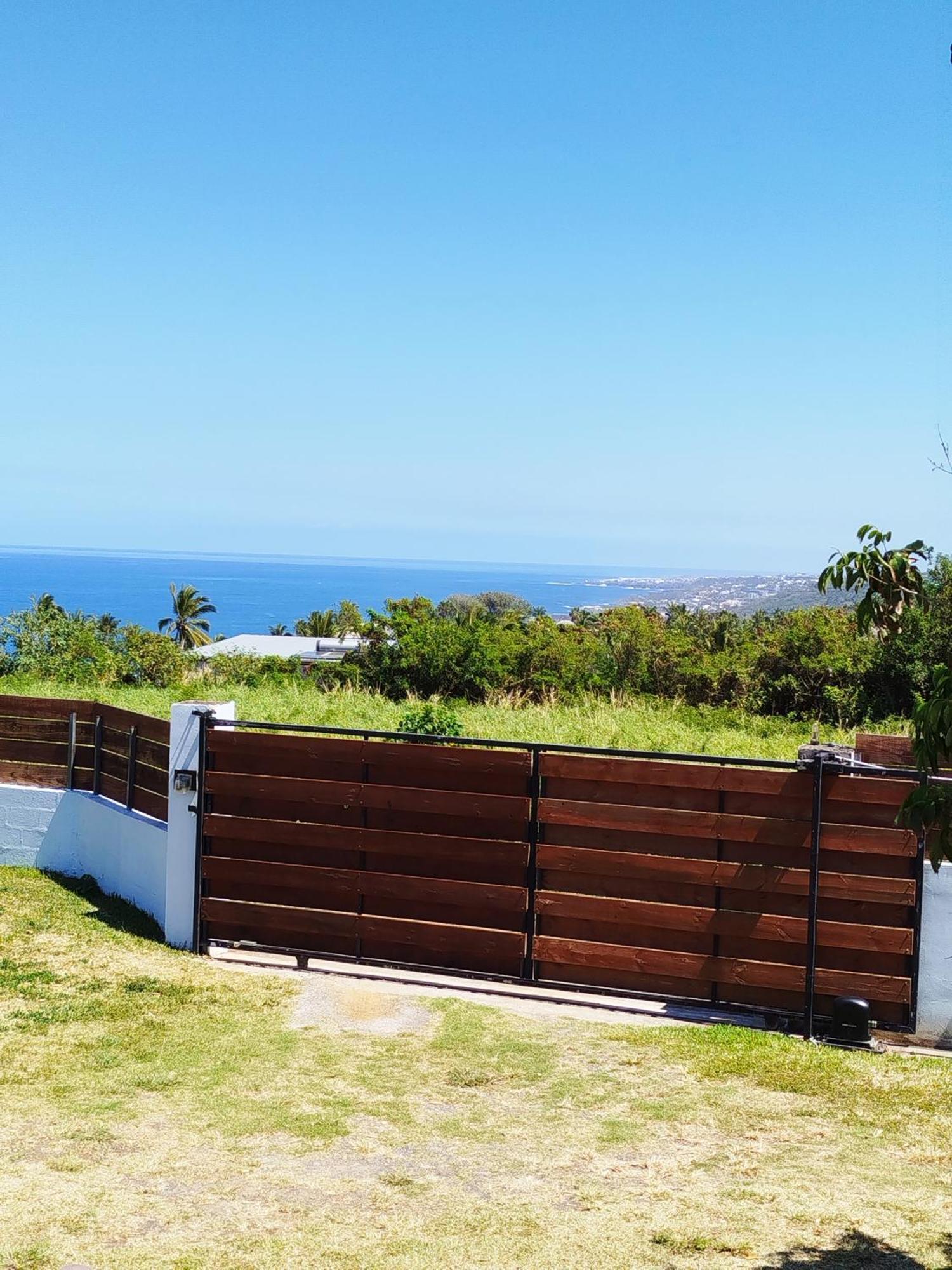 L'Hibiscus De Plaiz'Anse Apartment Petite Île Екстериор снимка