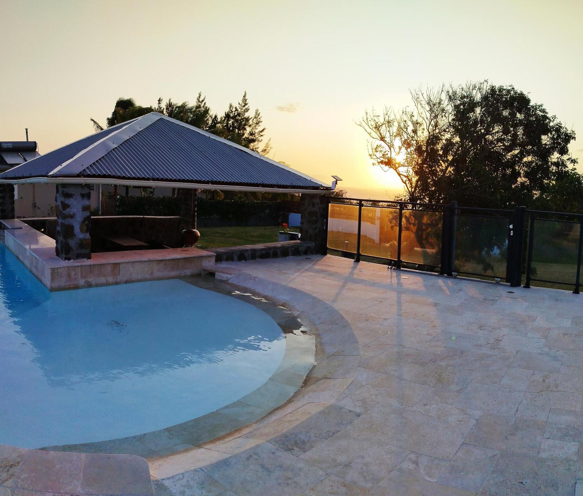 L'Hibiscus De Plaiz'Anse Apartment Petite Île Екстериор снимка